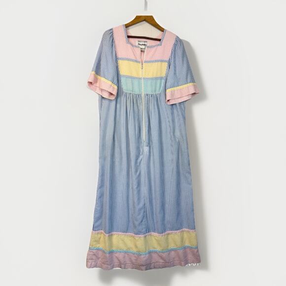 Saybury Other - VTG 80'S Saybury Pastel‎ Seersucker Stripe Maxi Zip Up House Dress Robe Medium
